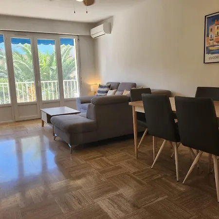 아파트 Lovely 2-bedroom With Balcony
