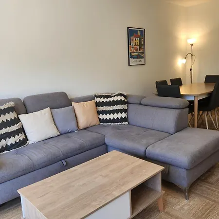 아파트 Lovely 2-bedroom With Balcony